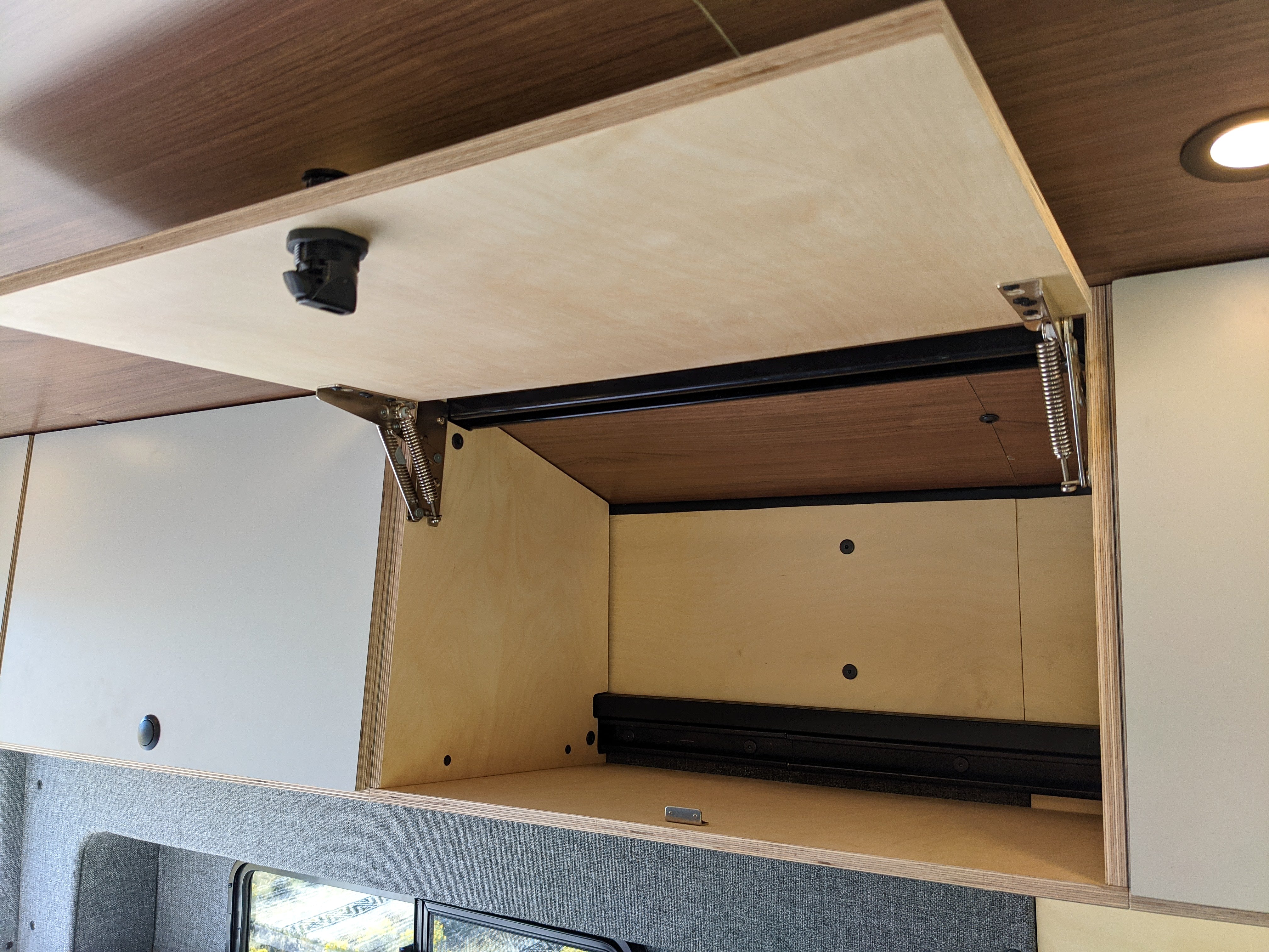 Upper Cabinets (2 x 25
